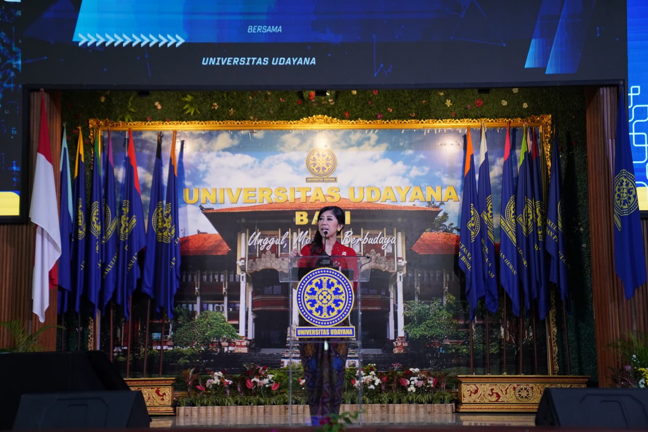 Menteri Komdigi Meutya Hafid Beri Kuliah Umum di Unud, Dorong Percepatan Transformasi Digital
