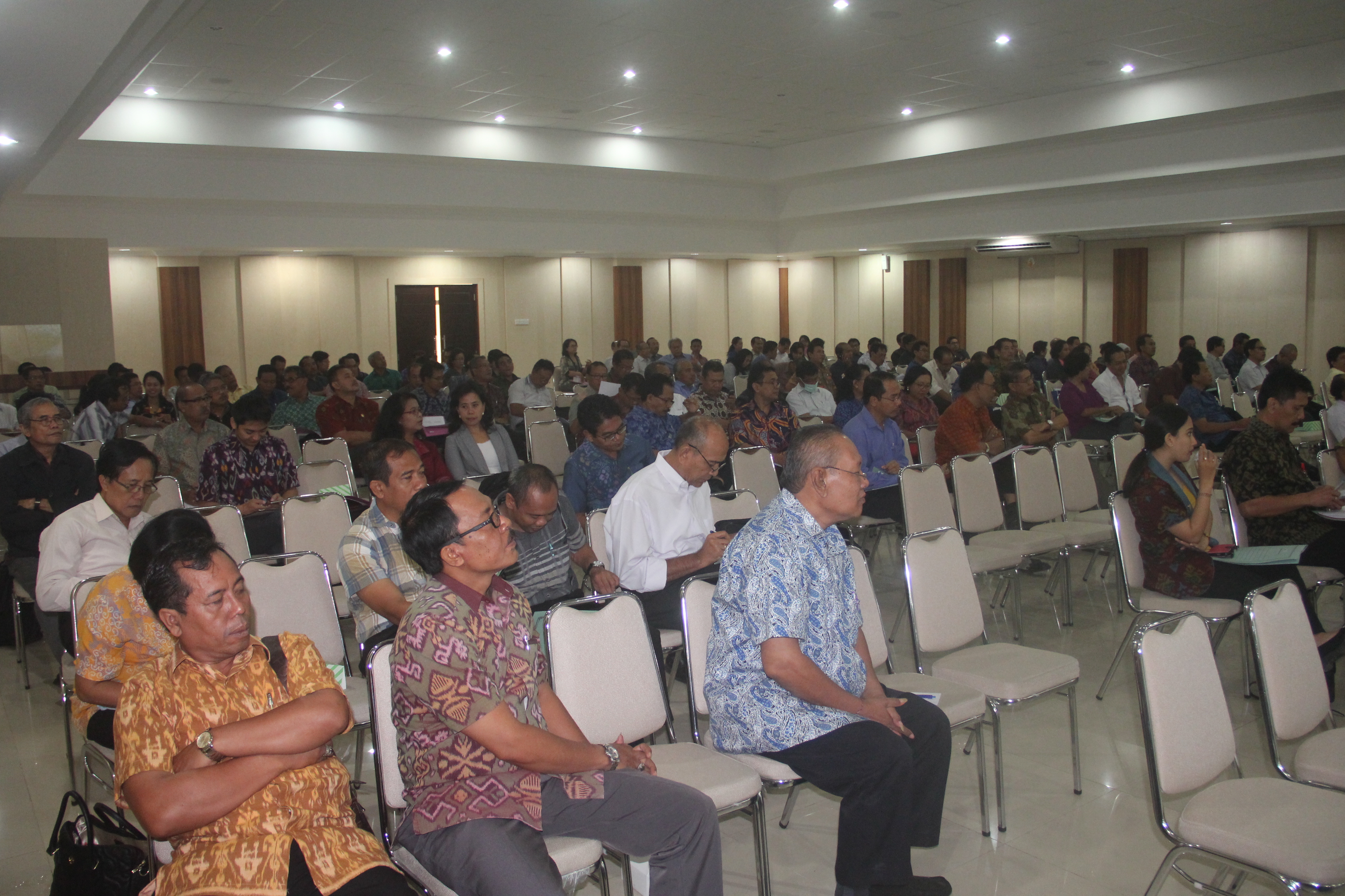 Acara diawali dengan sambutan ketua panitia Bapak I Gusti Gunartha S Sos yang kemudian dilanjutkan pembukaan musyawarah oleh Rektor Universitas Udayana