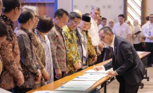 Rektor Universitas Udayana Teken Kontrak Kinerja Perguruan Tinggi Berdampak Tahun 2026