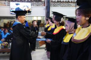 Unud Lepas 1.055 Wisudawan Pada Wisuda Ke-175 Rektor Tekankan Tantangan Baru di Era Global