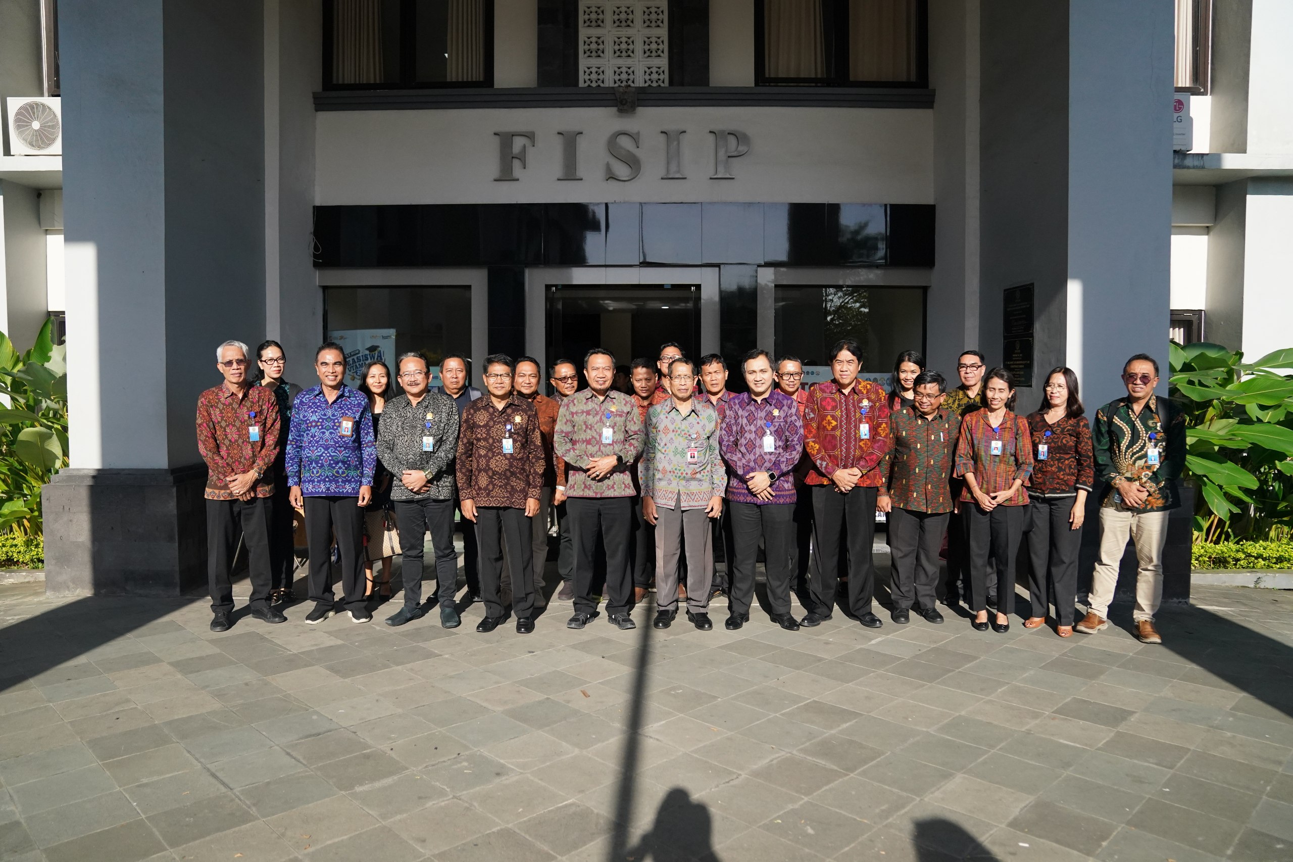 Perkuat Sinergi dan Akselerasi Transformasi, Rektor Unud Mulai Visitasi Fakultas dari FISIP