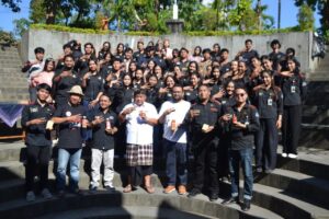 Kampus Berdampak: Mahasiswa Paguyuban KSE Universitas Udayana Edukasi Masyarakat dan Aksi Nyata Pelestarian Lingkungan melalui Eco Enzyme
