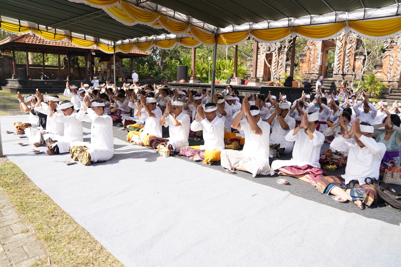 Udayana University Kicks Off 64th Anniversary Celebrations with Matur Piuning