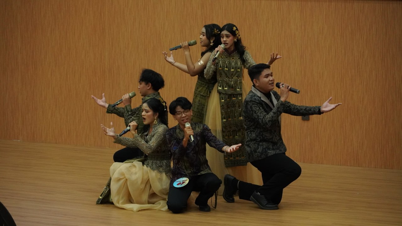 Melalui Vocal Group, Mahasiswa Unud Raih Prestasi pada Ajang PEKSIMINAS XVIII di Jawa Timur