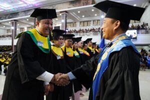 Wisuda Ke-180, Unud Lepas 914 Lulusan dari 14 Fakultas dan Pascasarjana, Tantangan Dunia Kerja Jadi Sorotan Rektor